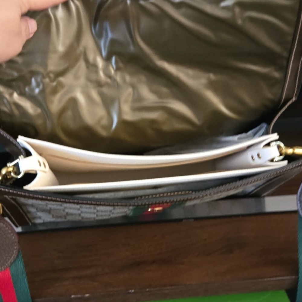 Gucci Beige and Brown Logo Clutch with Red and Green Stripe. - Picture 10 of 10